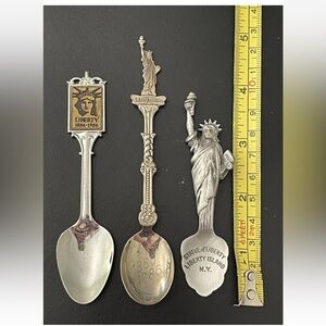 3 VINTAGE NEW YORK NYC LADY LIBERTY SOUVENIR TRAVEL COMMEMORATIVE DISPLAY SPOONS